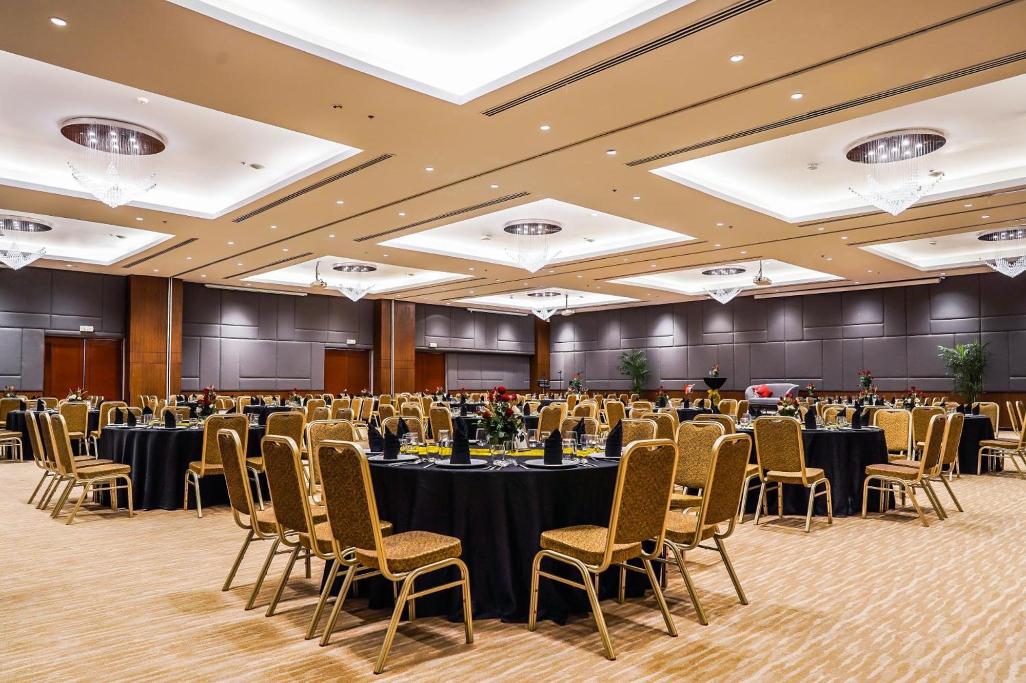 Summit Hotel Naga Kültér fotó